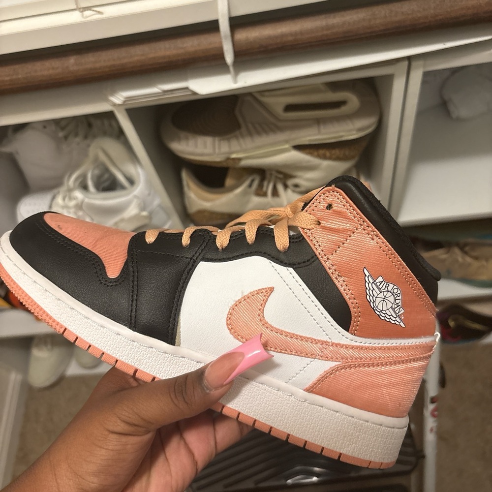 Air Jordan 1 Mid Light Madder Root